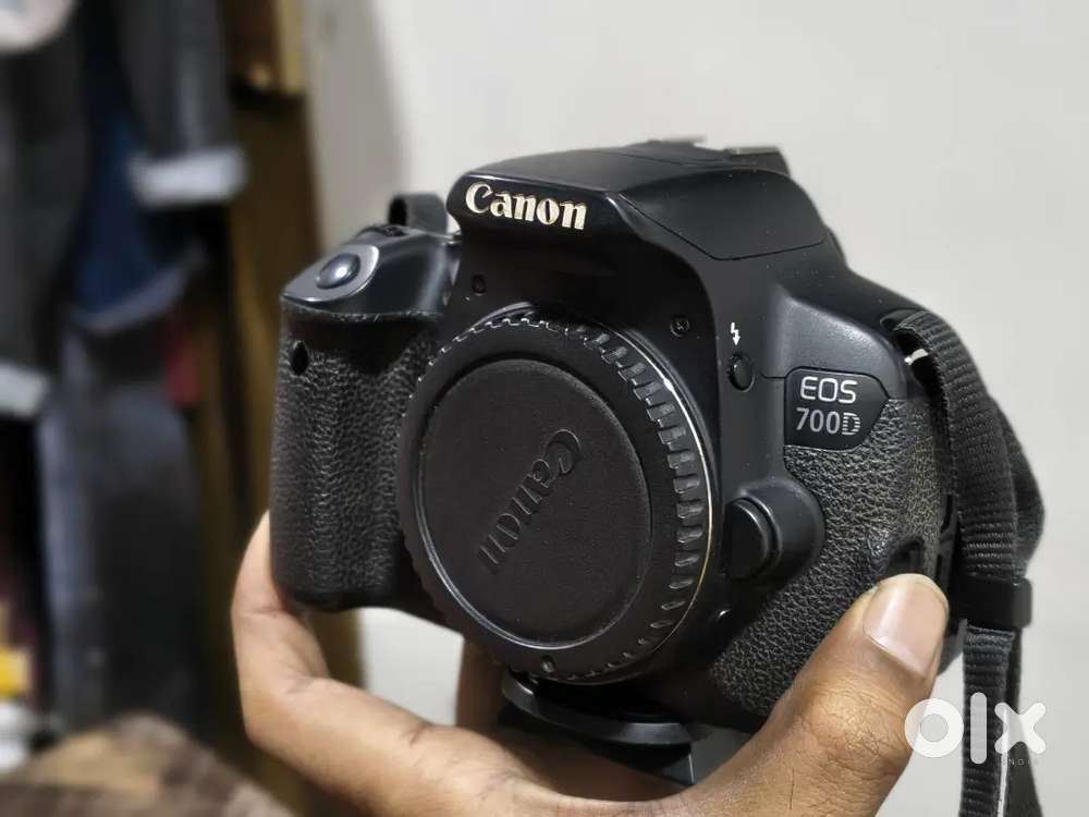 Canon 700d with 2 lens 1 memory card