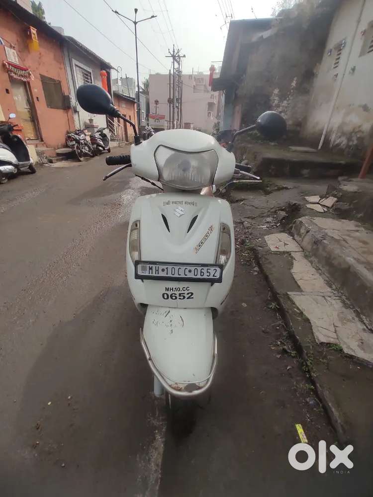 Suzuki access 125 white