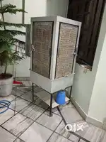 Cooler with stand