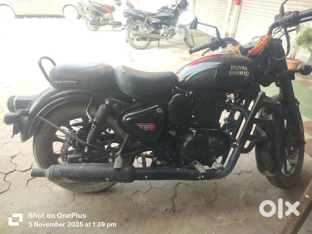 Bike 2sal ka chala hua hai single hand ka gari hai