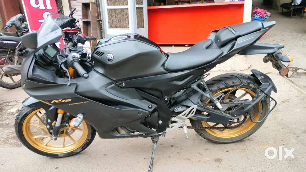 Sell yamaha R15 v4 mad black colour very good condition
