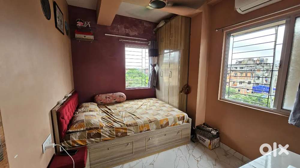 2BHK flat Sell near Hotel lee international 4 no bridge on road