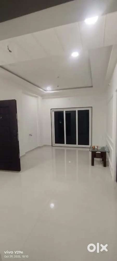1st floor 2bhk house near chatrapati sq for family and working bachlor