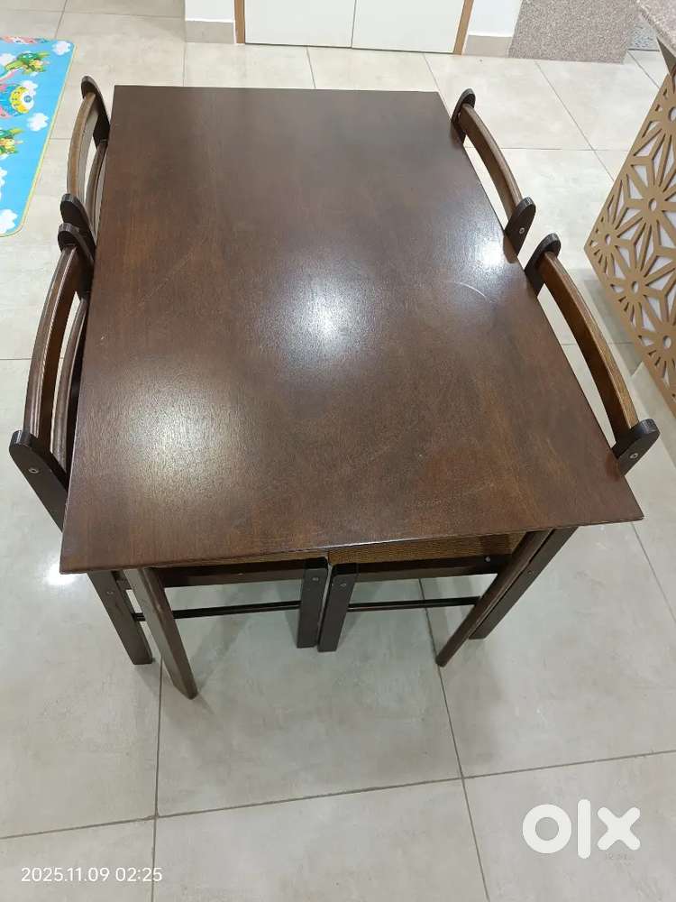 4 Seater Dining Table in good condition