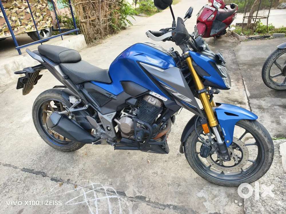 Honda cb300f