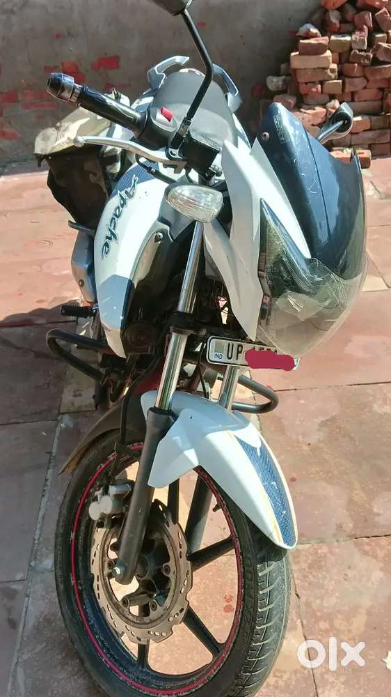 Apache RTR 160 in white colour