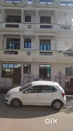 4 bhk flat with servent room in Chitrakoot sec.1, vaishali nagar.