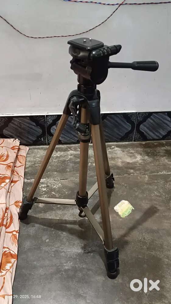 Mobile and camera tripod better condition with cover bag
