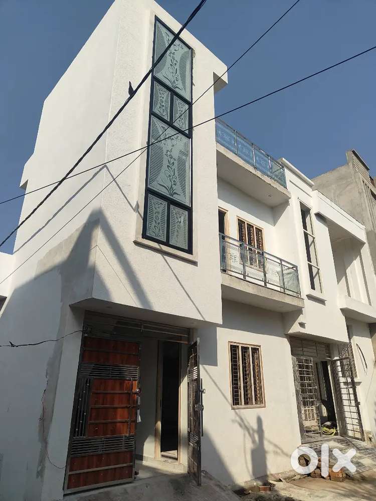 67 Ghz  Semi duplex House. (Corner)