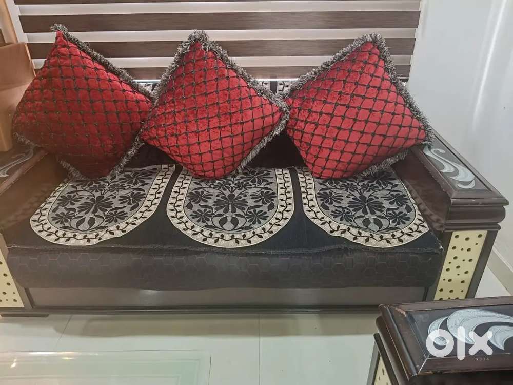 7 seated sofa set with table