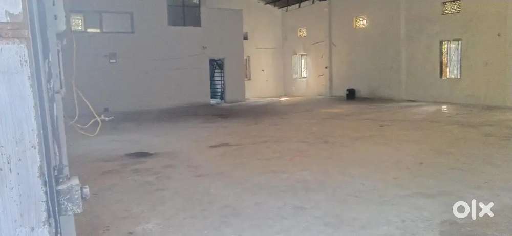 Indus  shed 3500 Ft wi th 20 h p power Nr   babaria college for rent