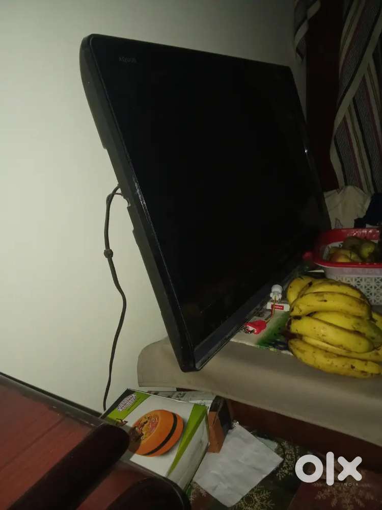 Sharp old 32 inch lcd. Not working
