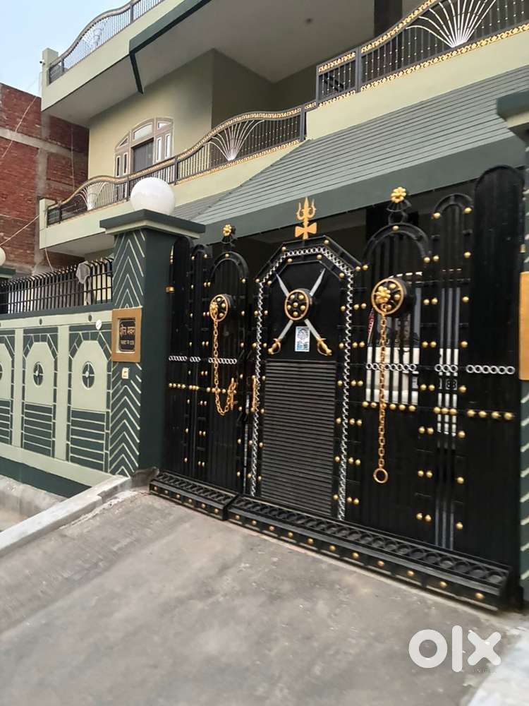 Girl roommate required