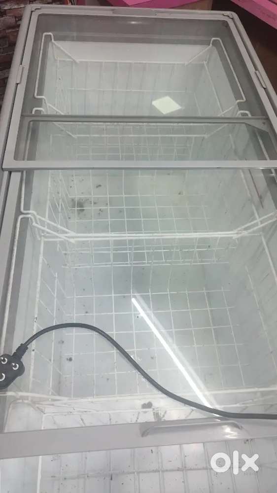 Elanpro Display Freezer With Bill 2 to sell with Bills