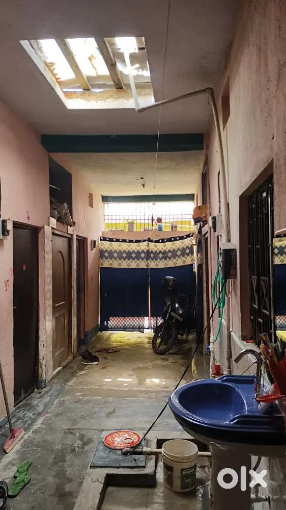 Single room and common bathroom   A becllor for room rent , family,,