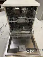 Dish washer