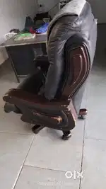 Kurshi Hai office ke liye aachi kandisan ki Hai