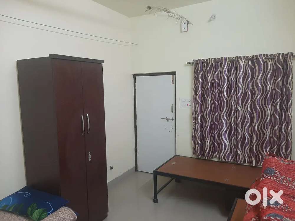 Cot basis room available girls