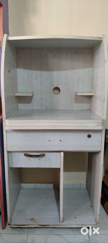 Computer Table with wheels