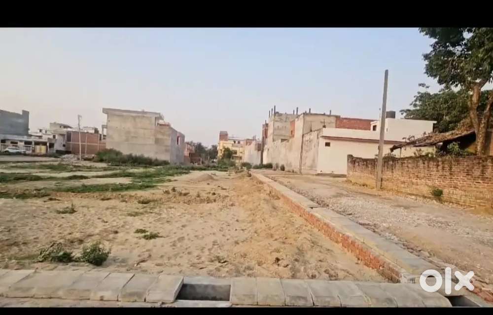 Society ka plot Le Gomti Nagar Vistar me Shaheed Path ke pass