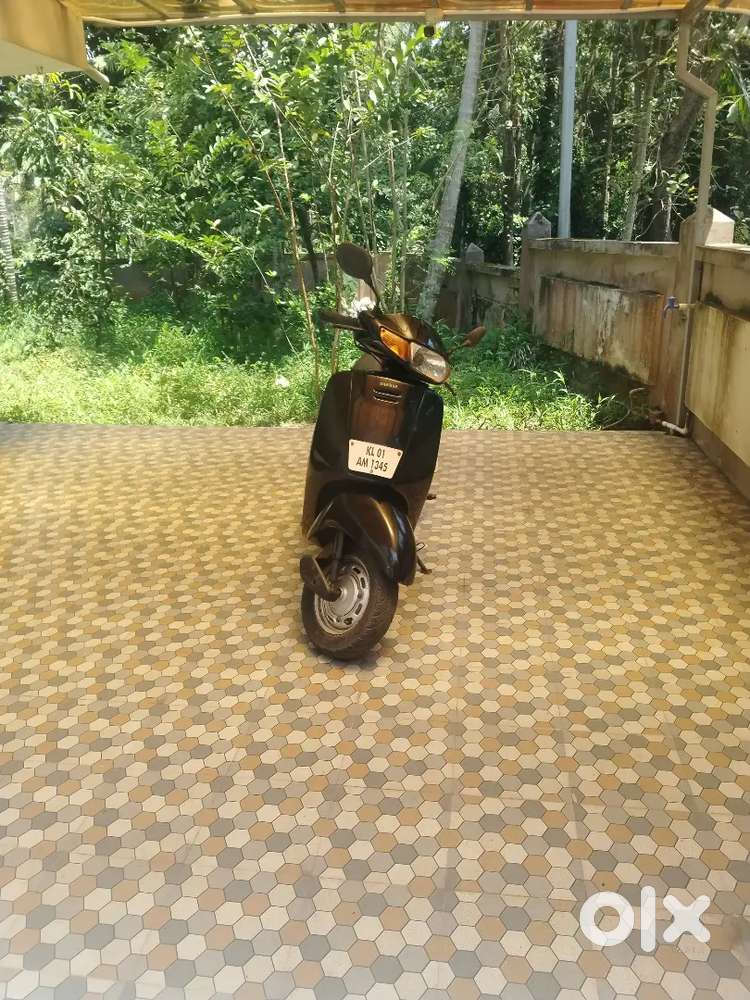 Fully functional and serviced Honda Activa for bargain price