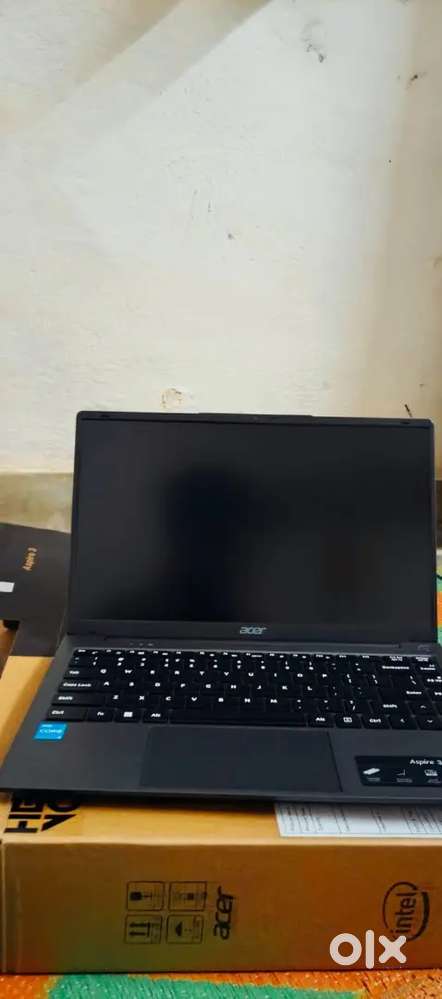 Accer3 leptop new i3 8 512storage