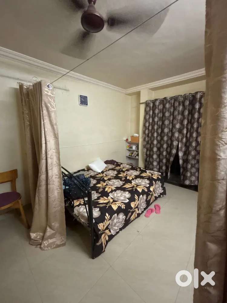 Female Roommate Required