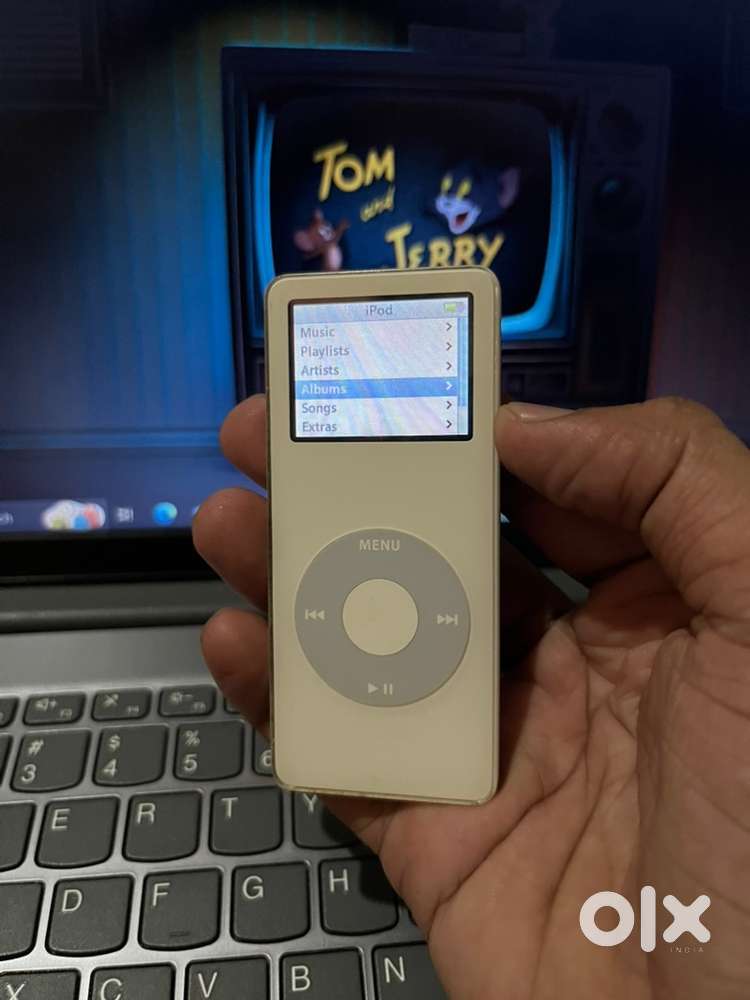 Ipod nano 1 and 2 gen 2gb perfect working (battery dead )