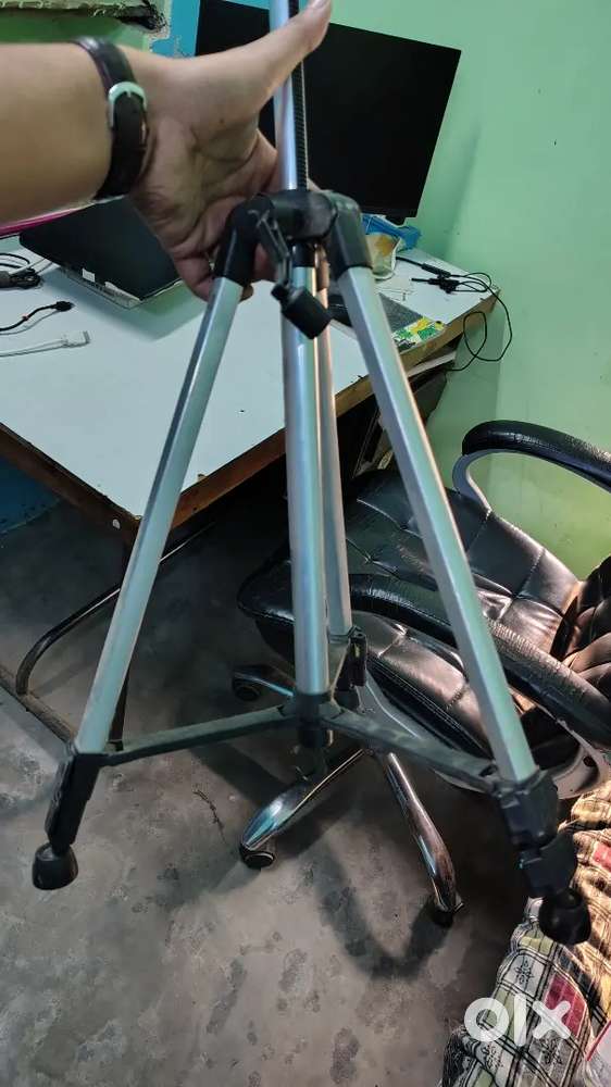 Tripod for camera and mobile with holder