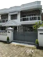 7 cents with old house Vytilla junction