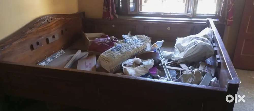 Want to sell urgently my Box khat, steel rack and eng. wooden almirah