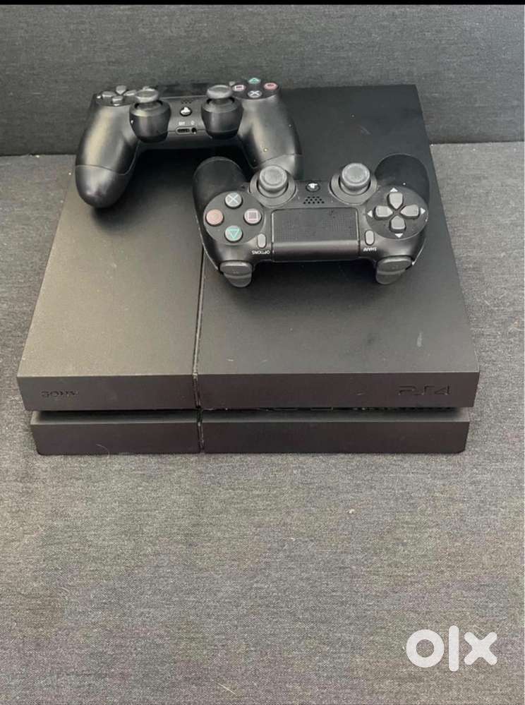 PS4 hardly used in great condition