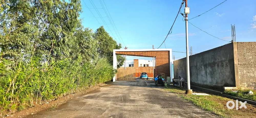 बरेली बदायूं रोड पर देवचरा मार्केट के पास ऑन हाइवे