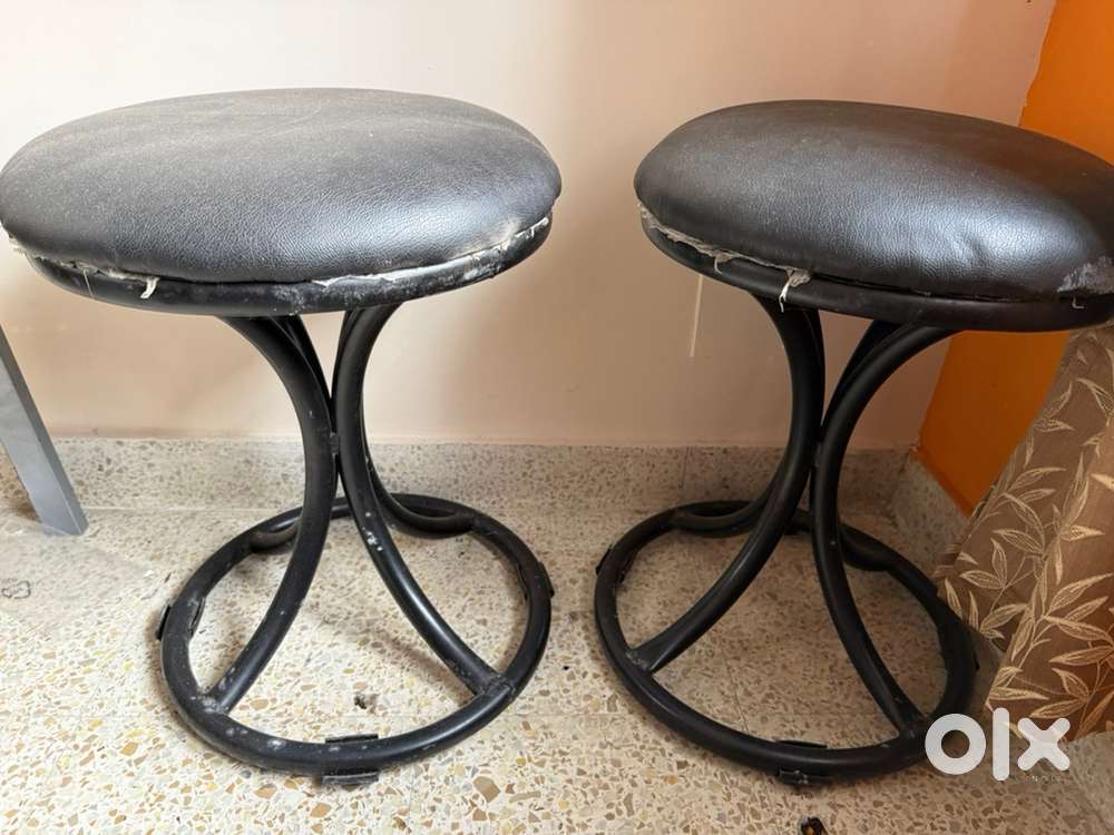 2 metal stools black colour