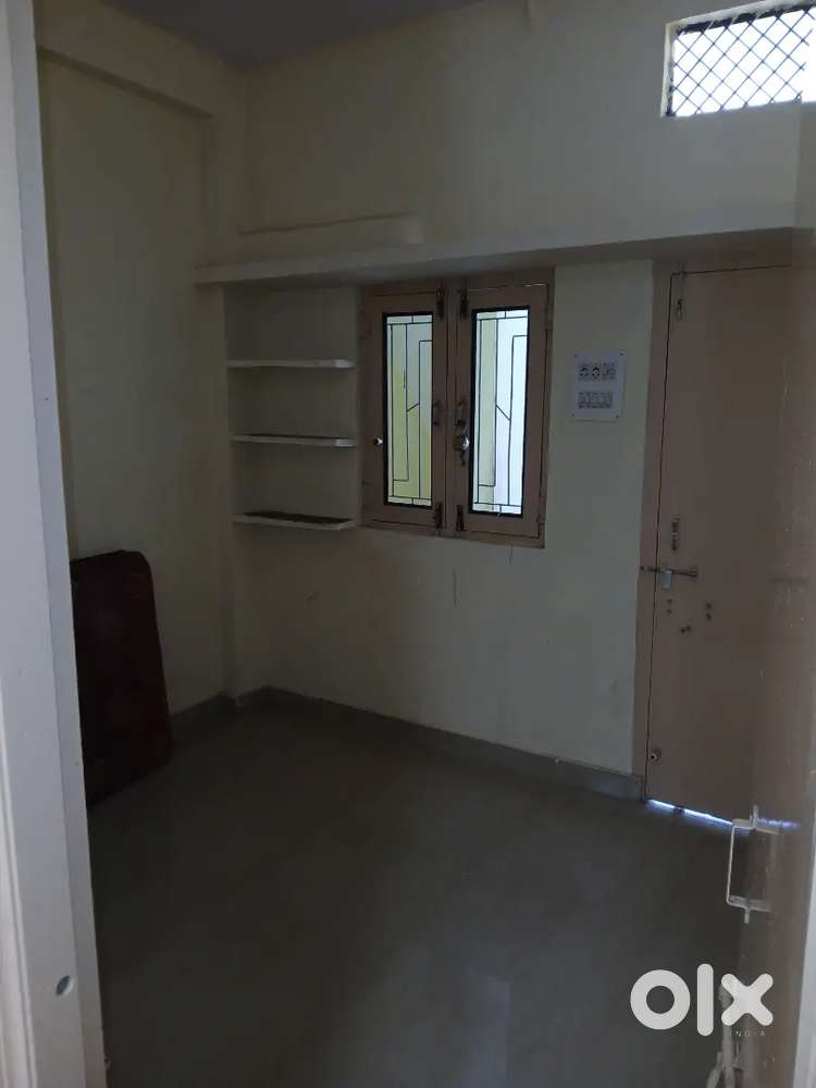1 room with latebath