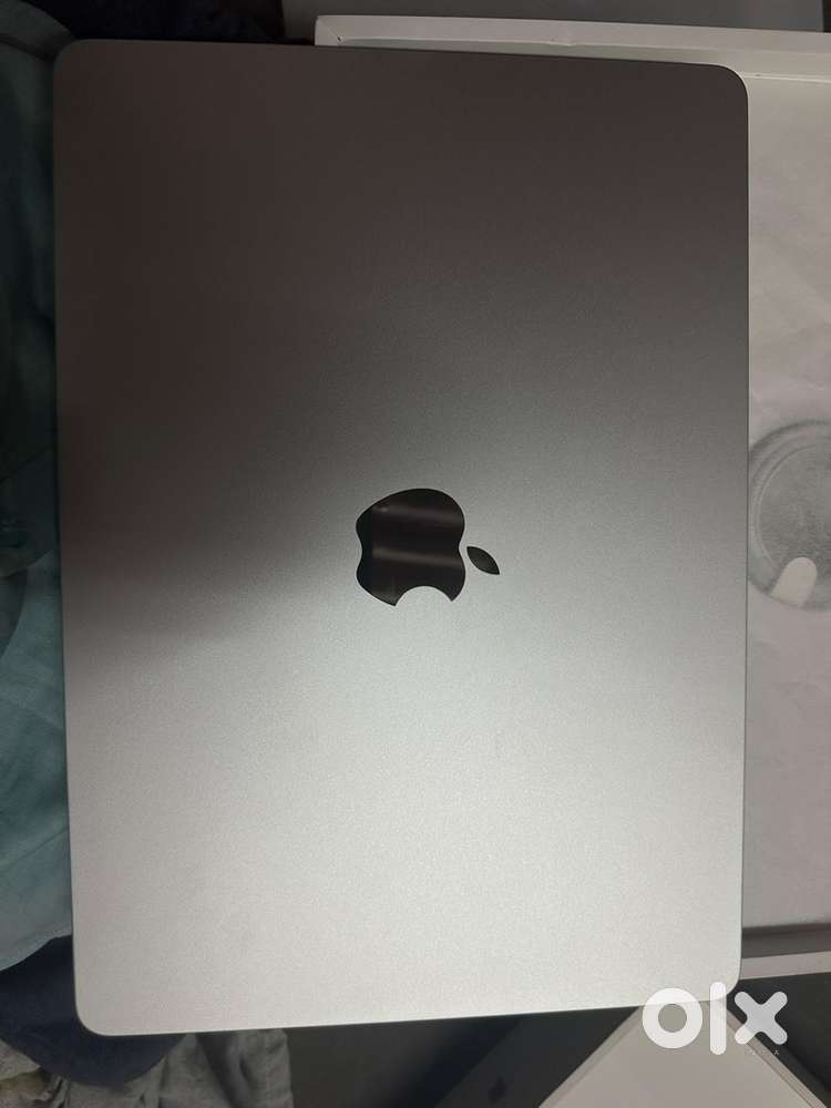 Apple MacBook Air 15 inch, M4 16/512 5 days old