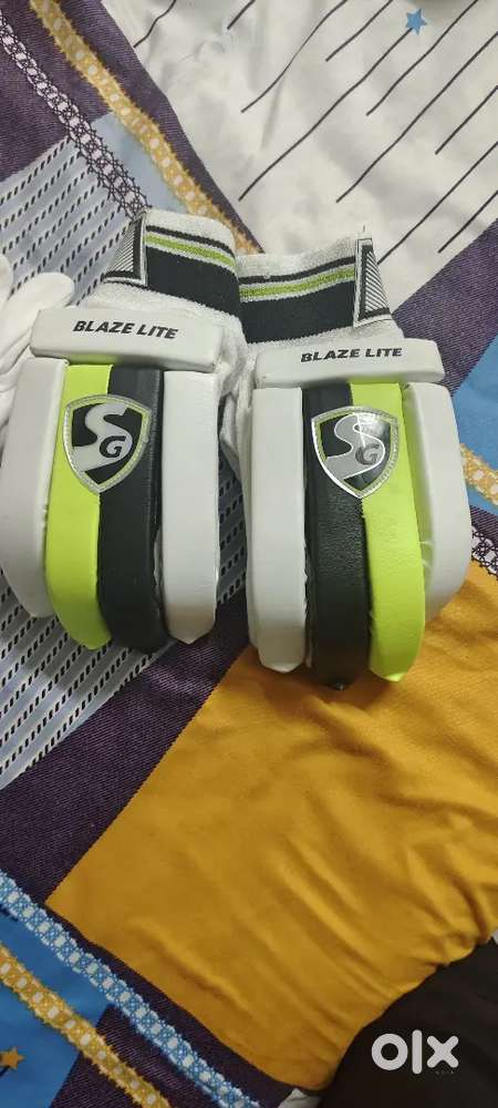 Sg batting gloves