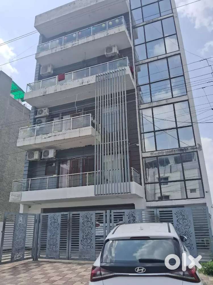 Luxcious fourth flour 3bhk fully furnished for sale in sec 32