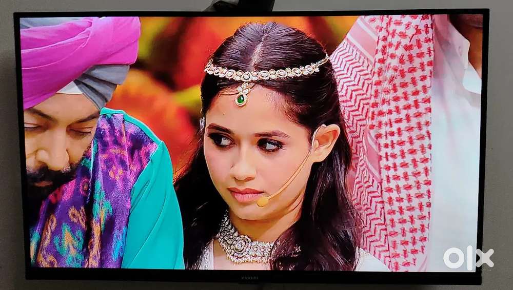 Xiaomi Led 32 Inch TV, Computer Table and RO Water filter