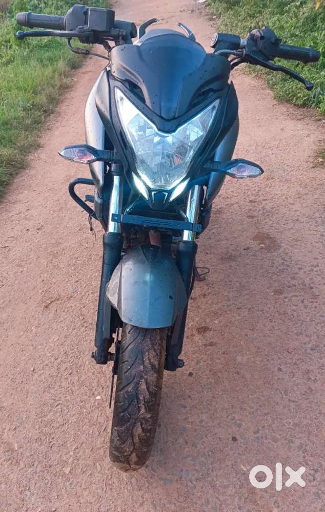 Ns 200 black (non ABS) 2nd owner