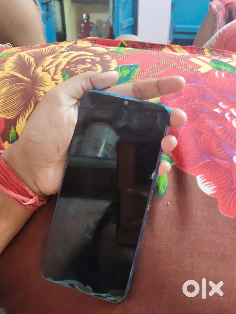 Vivo , y20i , age is 4 years , 4g mobile