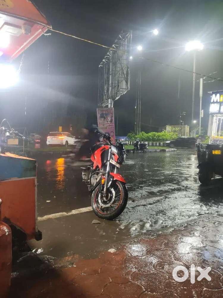 Bike singal handet hai or government employee ki bike hai