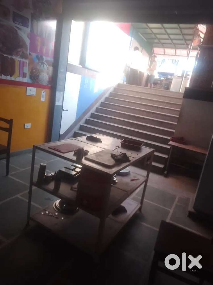 Man -women cook Roti chpati bnane or. helpr.ki jrurt hai