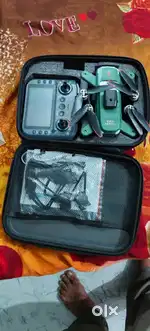 ड्रोन कैमरा रुपये 8000 में new है 2 battery है साथ में