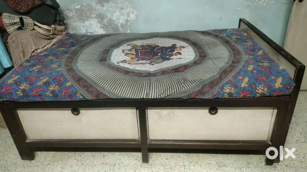 Double bed with mattress (expandable cot)