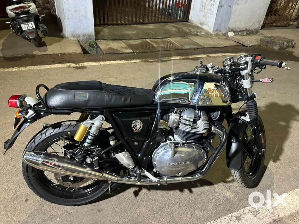 it is a modified with redroster exhust.