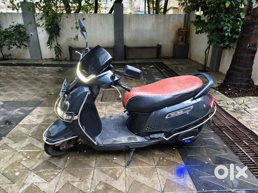 Tvs Iqube S ( Ash Grey )