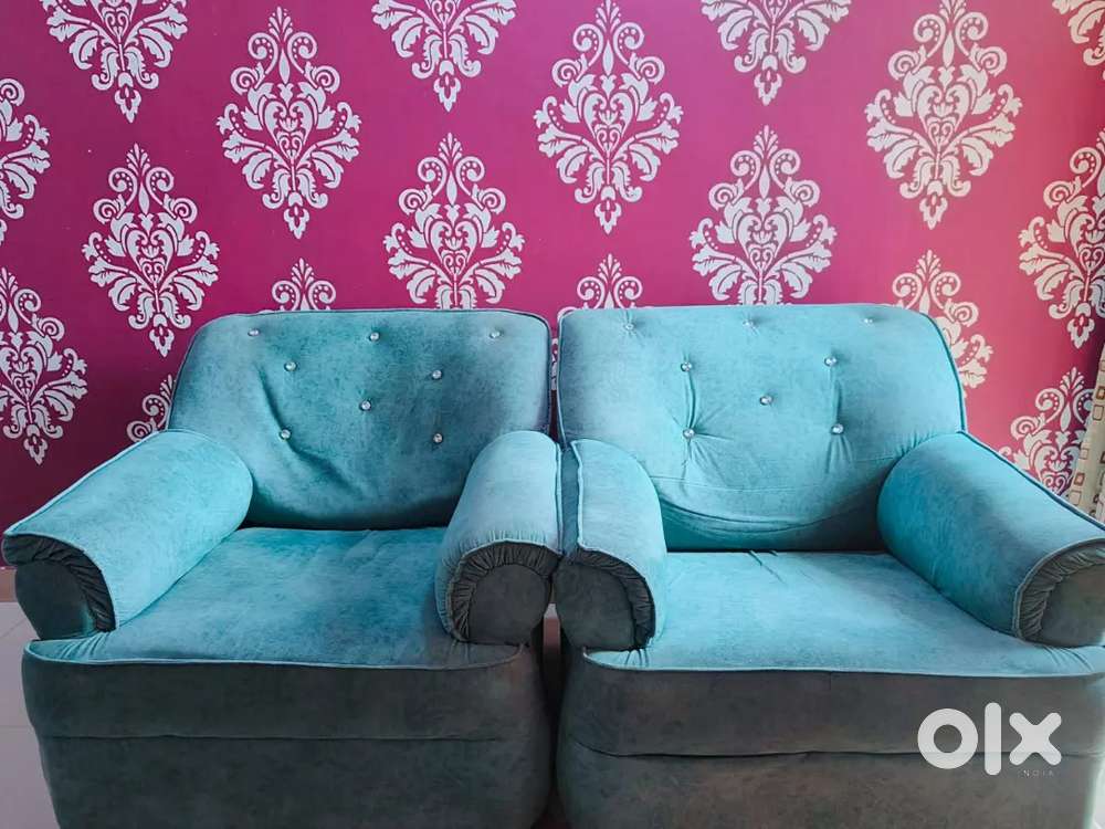 Selling sofa and dining set in 25000ruppes