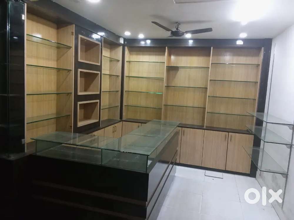 Rent of shop (to late) fully furnished with compartments inbuilt