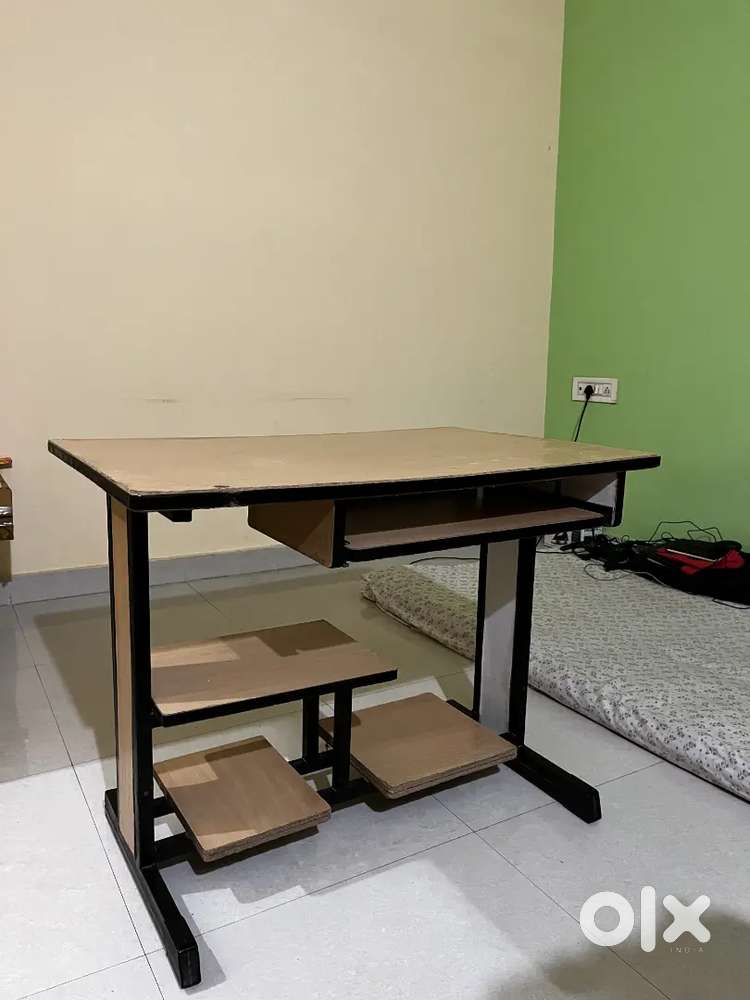 Computer Table for sale